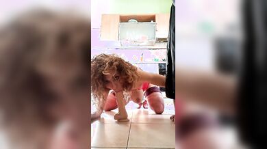 Tettona social italiana si masturba in diretta Of