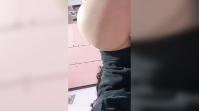 Questa scorreggia è per te annusala bene