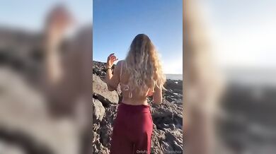 Pompino sugli scogli ragazza italiana al fidanzato Of