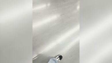 Non vede nessuno masturbati un po'