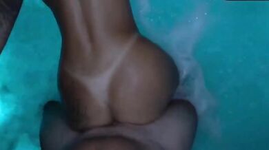 Ragazza molto bella scopata in jacuzzi