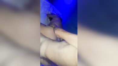 Fa scopare al privè moglie da gruppo di ragazzi