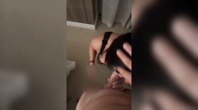Moglie spompinando il suo uomo amatoriale