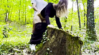 Fidanzata scopata amatoriale nel bosco