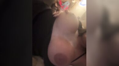 Mora napoletana si palpa le tettone