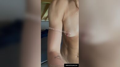 Palestrata italiana squirta sul letto