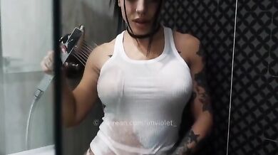 Sexy tettona tatuata