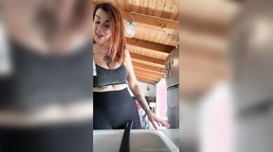 Mettilo in mezzo a queste tettone sudate