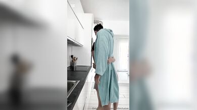 Colazione e scopata in cucina