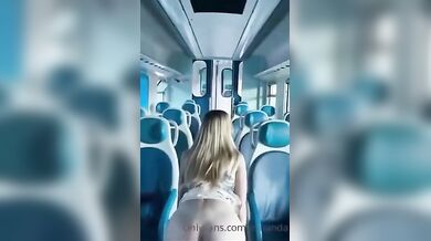 Zoccoleggiando in treno italiana esibizionista