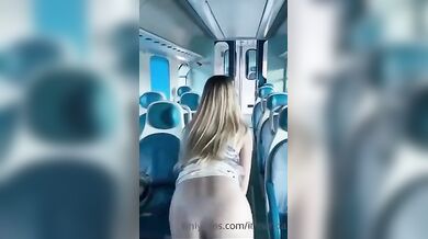 Zoccoleggiando in treno italiana esibizionista