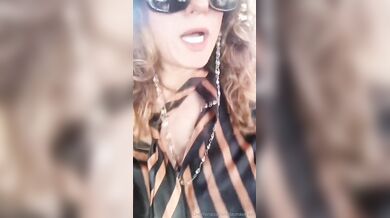 Milf italiana fa la troia in taxi