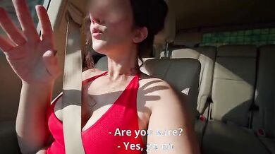 Da un passaggio a una ragazza che si fa inculare in macchina