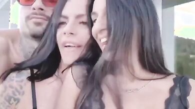 Amiche italiane lo spompinano insieme