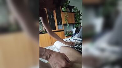 Siediti sul cazzo e muoviti bene