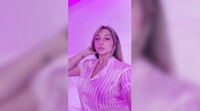 Bionda italiana con grosso culo