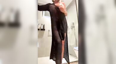 Milf porca mostra le tettone in live