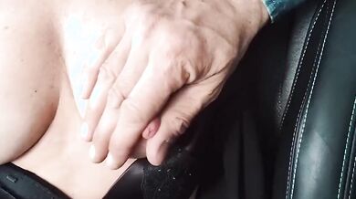 Tette Milf in macchina