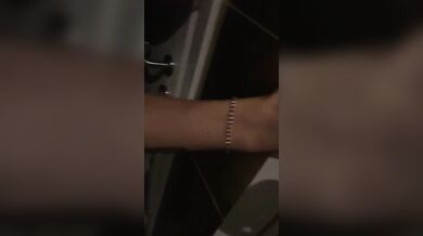 Sesso nel bagno della discoteca