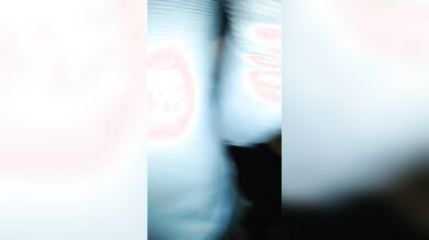 Moglie italiana fatta scopare nel parcheggio da guardone