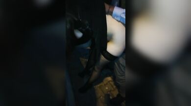 Moglie italiana fatta scopare nel parcheggio da guardone