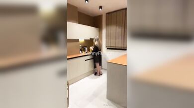 Regina Dorita scopata in cucina OF