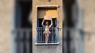 Elisa Esposito chiede soldi ai fans perchè non ha voglia di lavorare