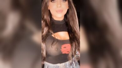 Lara Diabla coi capezzoli duri tiktok