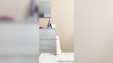 Marika Milani anale cavalca vibratore OF