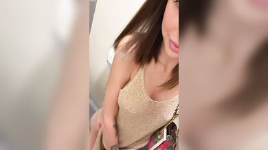 Michelle Comi hot in bagno