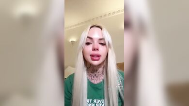 Paolina rimane incinta del Dottor Bavaro  piange disperata