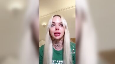 Paolina rimane incinta del Dottor Bavaro  piange disperata