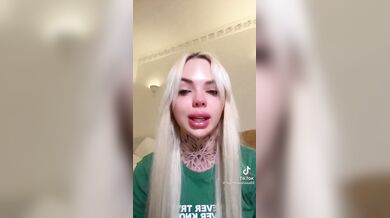 Paolina rimane incinta del Dottor Bavaro  piange disperata