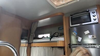 La Milf in cucina e noi col cazzo duro