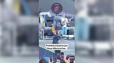 Rose Villain upskirt in concerto