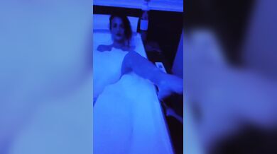 S1ria si masturba in jacuzzi of