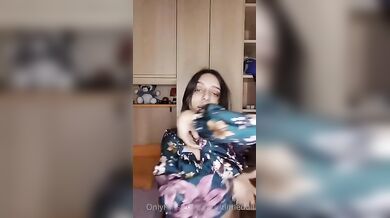 Secretlittled0ll leva il reggiseno OF