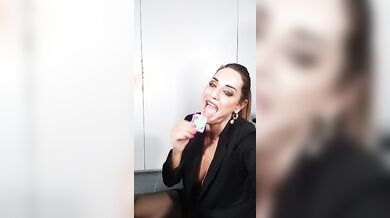 Selene1975 ha il cazzo duro bisogna fare qualcosa ragazzi