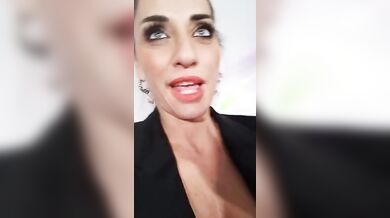 Selene1975 ha il cazzo duro bisogna fare qualcosa ragazzi