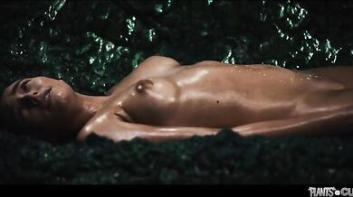 Shelena scopat da alieno video porno