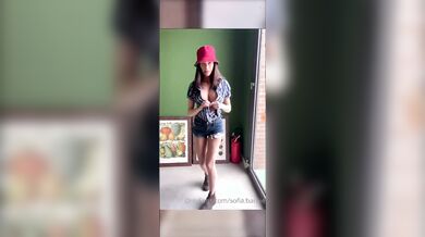 Sofia Barbieri con le tettone fuori OF