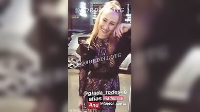 Taylor Mega tette e upskirt in un locale pubblico con amici