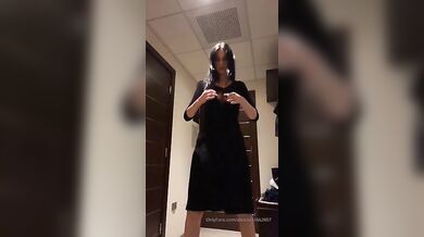 Alessia fa vedere le tette e il culo