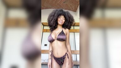 Ragazza milanese tettona molto fica