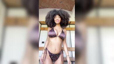 Ragazza milanese tettona molto fica