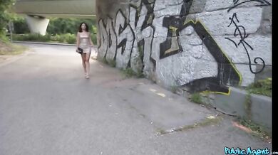 Elena Spano Public Agent scopata outdoor NEW