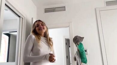 Bionda italiana fica coi capezzoli duri