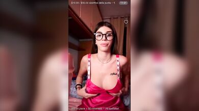 Alessi4 Quando mi masturbo ragazzi ve la faccio vedere tutta aperta OF