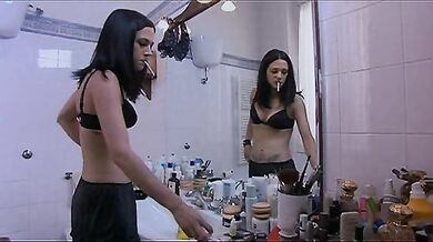Asia Argento video fetish depilazione ascelle nuda