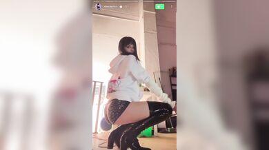 Elena Berlato short e stivali al ginocchio da maiala OF